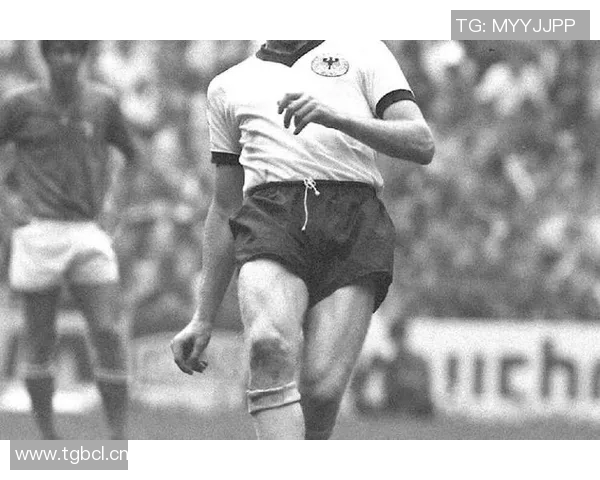 足球球星如厕时的尴尬瞬间曝光 引发球迷热议与幽默反应